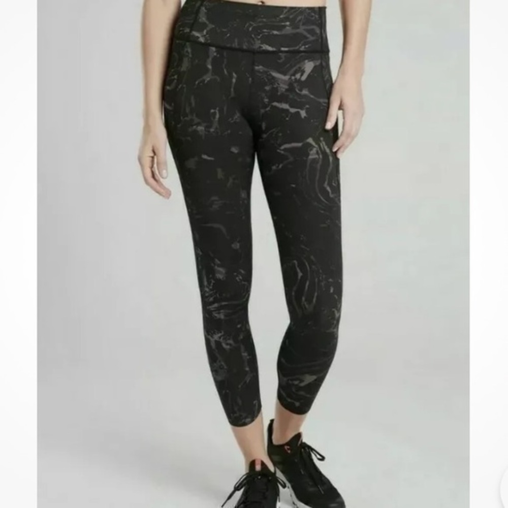 Athleta Velocity Marble Leggings Black Zip Pocket Leggings
Size L